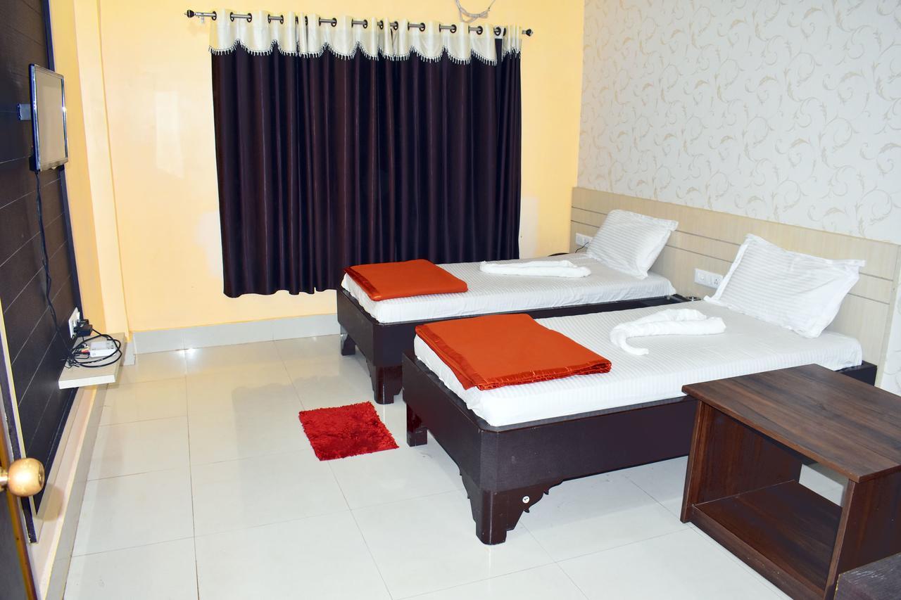 Hotel Triveni Balangir Bagian luar foto
