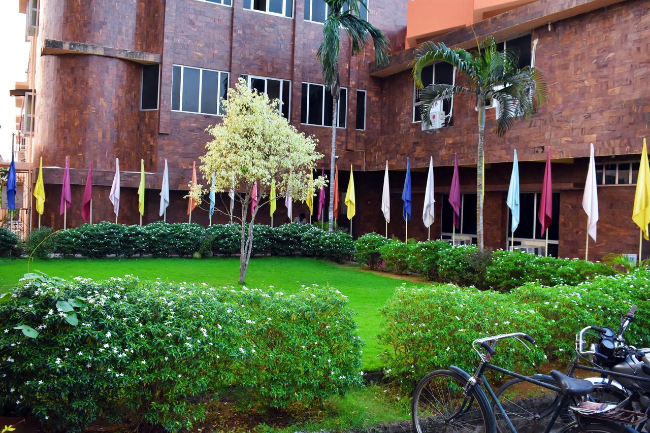 Hotel Triveni Balangir Bagian luar foto