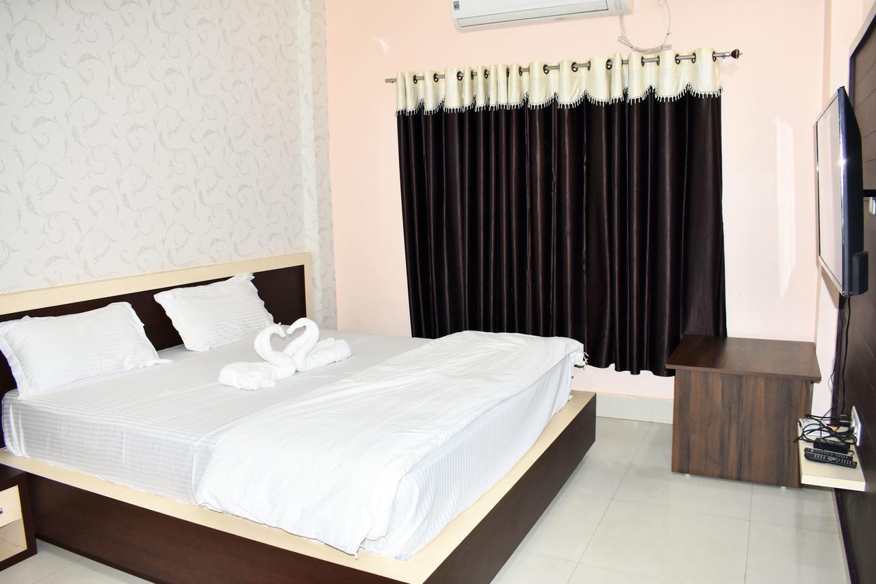 Hotel Triveni Balangir Bagian luar foto