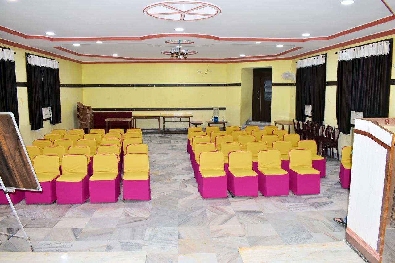 Hotel Triveni Balangir Bagian luar foto