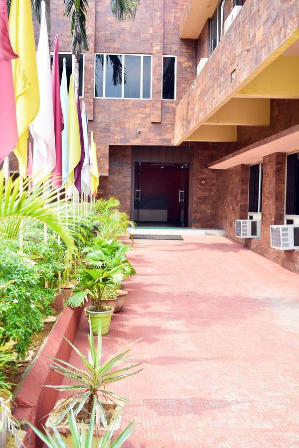 Hotel Triveni Balangir Bagian luar foto