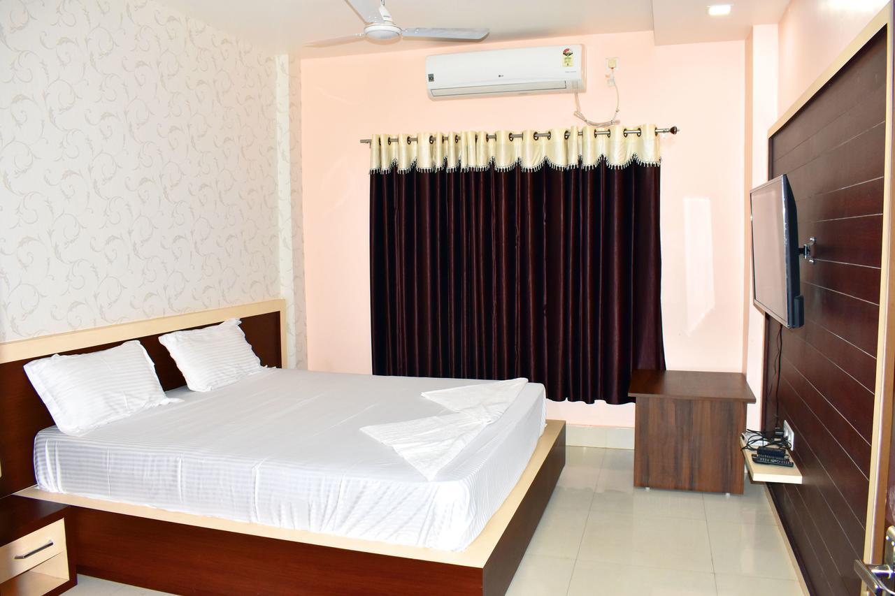 Hotel Triveni Balangir Bagian luar foto